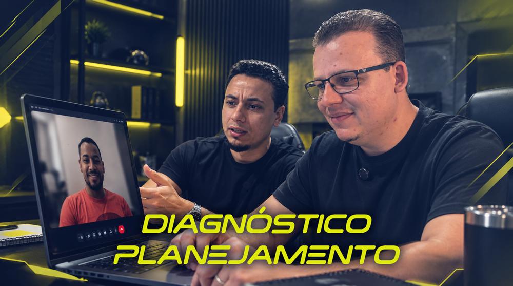 Diagnóstico e planejamento: a equipe da Window Film Evolution em reunião online com um cliente, que aparece por videochamada no notebook